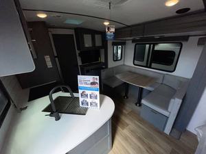 DESCUENTO Autocaravana KeystoneS P-r-e-m-i-e-r 19F-B Usada del 2022 - Product Image 6