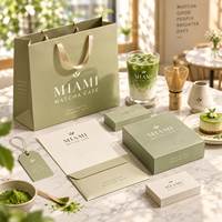 Ensemble d'emballages personnalisés AT PACK pour café matcha avec sac en papier imprimé du logo et boîte cadeau pour les boutiques de matcha, les cafés et les commerces de boissons