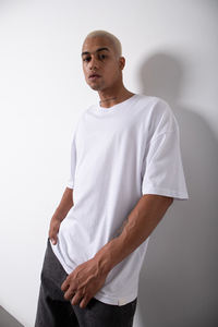 Camiseta básica para hombre con hombros caídos 2025, dobladillo curvo de gran tamaño, color personalizado, alta calidad, % 100 algodón, ropa de calle informal OEM - Product Image 3