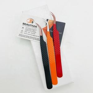 Pinzas de pestañas profesionales curvadas en J OEM, Punta puntiaguda de acero inoxidable sostenible con revestimiento de Color personalizado, agarre fuerte Beautivia - Product Image 1