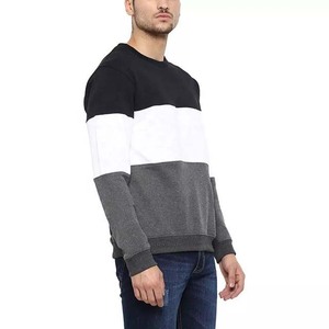 เสื้อฮู้ดผู้ชายทรงปกติ คอทรงกลม ผ้าฝ้าย ลายบล็อกสีสามโทน - Product Image 4