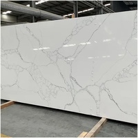 Exportateurs en gros de comptoirs modernes en quartz blanc Calacatta écologique avec veines grises, dalles de pierre naturelle, granit et marbre
