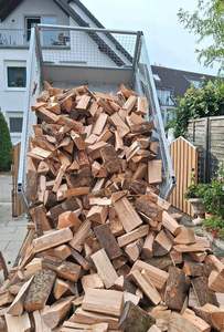 Bois de chauffage en chêne et hêtre séché au four, bois dur de mangrove de qualité supérieure, combustion efficace, longueurs de coupe de 25 cm et 33 cm, en vente - Product Image 3