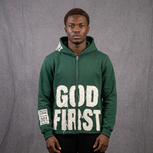Sudadera con capucha verde para hombre con cremallera, estampado de letras 'God First' con aplique, forro polar informal, 100% algodón, corte regular, ropa de invierno, logotipo personalizado - Product Image 1
