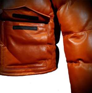 Chaqueta de Invierno Unisex de Marca Propia, Cuello Mao, Gruesa, Acolchada, Resistente al Viento, con Capucha y Logotipo Frontal - Product Image 3