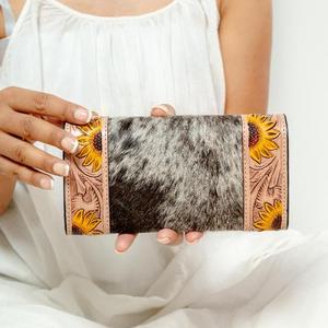 Cartera tallada a mano de nuevo diseñador, cartera de mano con estilo de cuero genuino para el cabello en la cartera de piel de vaca, carteras de pulsera de cuero occidental - Product Image 2