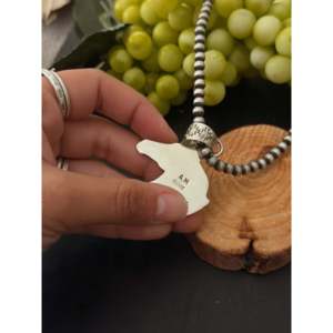 Colgante de Caballo Navajo Hecho a Mano en Plata de Ley con Baño de Rodio y Diamantes Incrustados, Amuleto Religioso para Regalos o Fiestas - Product Image 5