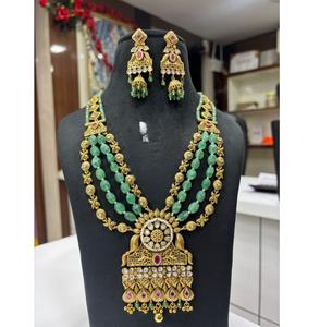Conjunto de Collar y Aretes de Alta Calidad con Baño de Oro y Piedras que Parecen Tradicionales para Bodas, Colección para Mujer - Product Image 1