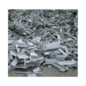 Fournisseur de rebuts de tuyaux en PVC gris et blanc, de profilés de fenêtres et de déchets - Product Image 3