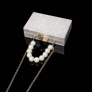 Pochette en résine élégante avec touche artistique Pochette en résine avec paillettes décoratives intégrées pour les femmes sac de soirée - Product Image 2