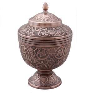 Gravures de beauté exclusives à vente rapide et la figure de Jésus Christ couvercle à vis en laiton de grande taille et sac de protection en velours - Product Image 4