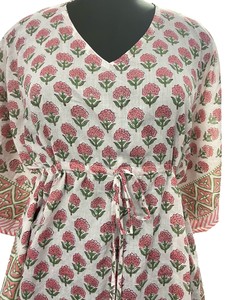 เดรสลำลองผ้าคอตตอนสไตล์โบโฮสำหรับผู้หญิงเดรสผ้าฝ้ายอินเดียแบบเรียบง่ายดีไซน์ลายดอกไม้สีชมพูอ่อน - Product Image 4