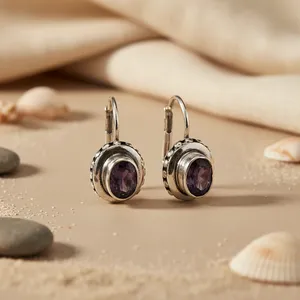 Pendientes Huggie Vintage de Plata 925 con Amatista Engastada en Bisel, Joyería para Uso Diario de Mujer - Product Image 1