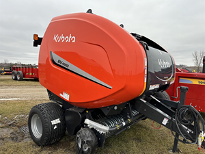 Presse à balles compacte Kubota pour la manutention du foin dans les petites exploitations agricoles - Product Image 5