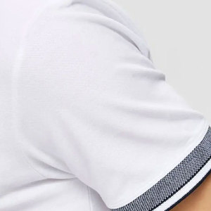 T-shirt polo décontracté pour homme Tissu extensible en polyester/coton pour un mouvement et une flexibilité améliorés Motif imprimé - Product Image 5