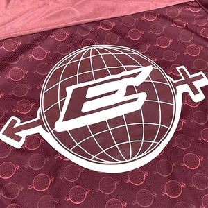 Maillot de football américain personnalisé en maille noire respirant 100 % polyester à séchage rapide à manches courtes pour adultes unisexes, nouveau modèle imprimé - Product Image 4