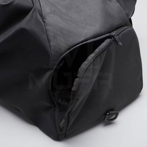 Venta al por mayor de bolsas de gimnasio de color personalizadas unisex ligeras con diseño único poliéster nylon forro cremallera cierre precio bajo Venta caliente - Product Image 3