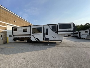 Los más vendidos: Nuevos y modernos caravanas RV 2027 K-e-y-s-t-o-n-e M-o-n-t-a-n-a 3800FL, ¡listos para envío! - Product Image 3