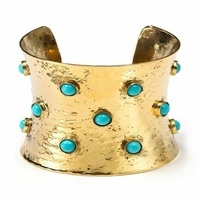 Bracelet manchette tendance pour femme en laiton antique plaqué, design écologique avec pierre en résine