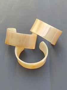 กำไลข้อมือเขาสัตว์ธรรมชาติสำหรับผู้หญิงและเด็กผู้หญิง  เครื่องประดับงานแต่งงาน ขัดเงาอย่างดีโดยผู้ผลิต - Product Image 3