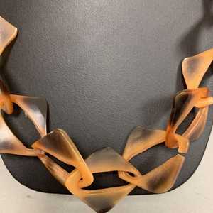 Collar de acrílico Lucite de resina de la mejor calidad, joyería de moda india para mujer con cadena de cuentas, estilos de tendencia - Product Image 2