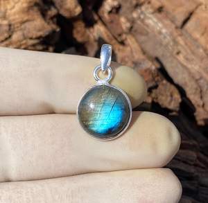 Colgante de labradorita natural hecho a mano, plata de ley 925, piedra preciosa única, joyería de moda, regalo para mujeres y hombres - Product Image 6