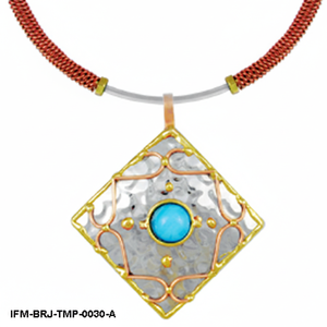 Collar Gargantilla Artesanal de Tres Metales con Colgante de Rombo de Plata y Cobre Martillado, Joyería Geométrica de Diseño - Product Image 4