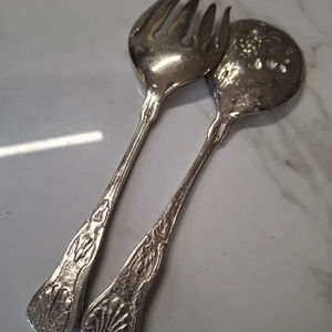 Serveur de salade d'argenterie en acier inoxydable conçu à la main de haute qualité pour le panier-cadeau de décor de thème de luxe de l'Inde - Product Image 1