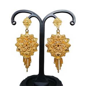 Acheter des boucles d'oreilles de conception traditionnelle sertie de boucles d'oreilles Jhumka plaqué or 22CT bijoux pour femmes porter par les exportateurs - Product Image 1