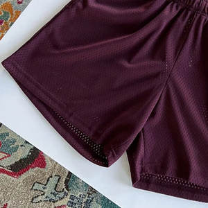 Pantalones cortos de baloncesto de poliéster de una sola capa de estilo callejero personalizado de secado rápido y malla de color sólido diseño liso con impresión Dtg - Product Image 4