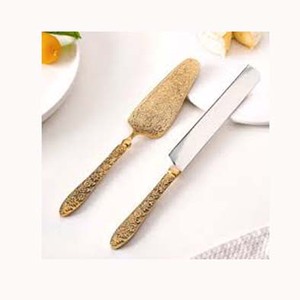 Trancheuse à gâteau de mariage et ensemble de serveur Poli plaqué or forgé et entièrement gaufré Design poignée ensemble de serveur de gâteau de mariage - Product Image 1