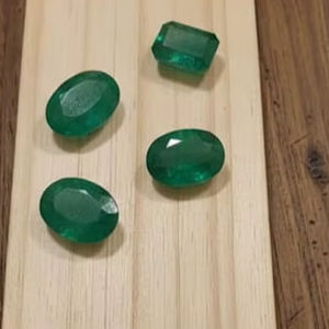พลอยมรกตธรรมชาติจากแซมเบีย รูปทรงแปดเหลี่ยม คุณภาพ AAA ดีเยี่ยม สีเขียว ลด 20% พร้อมเป็นของขวัญปีใหม่ - Product Image 6