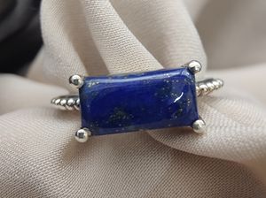 แหวนเงินแท้ 925 ประดับลาพิส ลาซูลี รูปทรงสี่เหลี่ยมผืนผ้า ชุบทอง งานแฮนด์เมด เครื่องประดับพลอย ขายส่ง รับสั่งทำ - Product Image 2