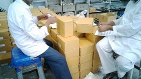 Luxurious Handmade Modern Adult Cremation Urns Metal <b>Red</b> Color Tabletop <b>Vase</b> Customized Capacity Available for Bulk Supply - Product Image 5