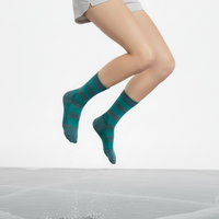 Chaussettes d'hiver chaudes en laine mérinos/nylon, épaisses, à motif, antidérapantes, respirantes, avec logo personnalisé sur le bord, pour femmes, OEM, usage quotidien