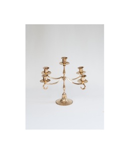 Candélabres de luxe en métal poli pour une configuration de salle à manger moderne adaptée à une cuisine raffinée et à un style intérieur - Product Image 3