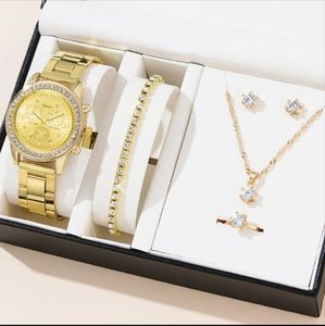 Vente en gros de bagues de fiançailles en or massif 14k et 18k CVD HPHT certifiées IGI pour femmes pour mariage ou fiançailles - Product Image 2