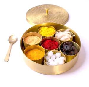 ถังใส่ดอกไม้ Puja ทองเหลืองขัดเงาสีทองล้วนดีไซน์ทำด้วยมือพร้อมที่จับ - Product Image 5