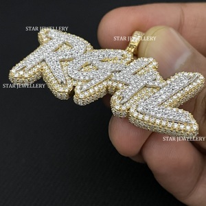 Colgante personalizado de Plata de Ley 925 Iced Out VVS Moissanite, colgante de moissanite VVS Iced out, colgante de letra VVS Moissanite, - Product Image 2