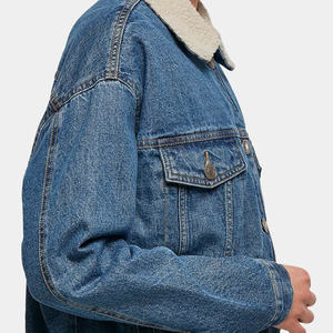 Veste en jean délavée bleu clair au design unique pour femmes avec doublure en Sherpa et fermeture à boutons conçue pour les femmes pour un confort en toutes saisons - Product Image 5
