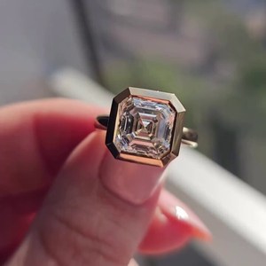 Bague de fiançailles en diamant de laboratoire Asscher de 4,00 ct, couleur D-E-F, pureté VVS-VS, certifiée IGI, sertie clos - Product Image 1