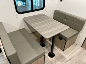 Nuevo 2025 Keystone C-o-l-e-m-a-n L-i-g-h-t 17R-X - Product Image 6