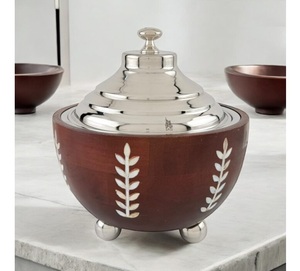 Plato de frotamiento superior de cúpula árabe moderno en metal con acabado Premium para presentación de comedor de lujo - Product Image 1