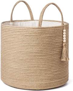 Panier en corde macramé élégant pour la décoration de table basse et le rangement de petits objets avec une texture naturelle - Product Image 1