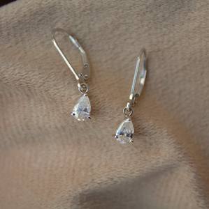 Pendientes Colgantes de Lujo para Mujer, Hechos a Mano, de Plata de Ley, con Moissanita en Forma de Pera Engastada con Garras y Cierre de Palanca, para Uso Diario - Product Image 3