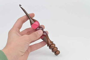 Poignée ergonomique de qualité supérieure 7 "Crochet en bois aiguille à tricoter pour le crochet et l'artisanat fil tissage artisanat fournitures pour Crochet - Product Image 5