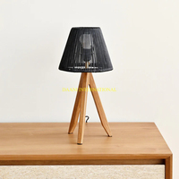 Lampe de table trépied en bois rustique avec abat-jour tissé naturel lampe de bureau de chevet décorative pour salon chambre décor lumières