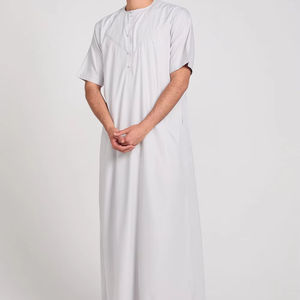 Les hommes islamiques Thobes 2024 hommes portent Juba personnalisé OEM nouvelle mode à manches longues conception de panneau hommes simple plaine Jubbah personnalisé - Product Image 1