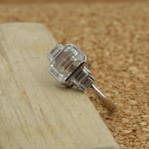 Exquisito anillo de diamante cultivado en laboratorio de lujo 10K oro corte esmeralda VVS2 IGI certificado joyería fina compromiso regalo de boda para mujeres - Product Image 4