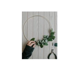 Guirnalda de metal única de estilo vintage con hojas florales bellamente diseñadas para mejorar los espacios interiores modernos y tradicionales - Product Image 1